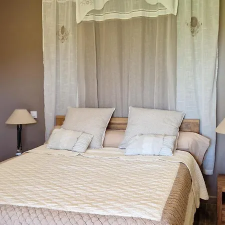 Le Miroir Des Etoiles Bed & Breakfast 4*