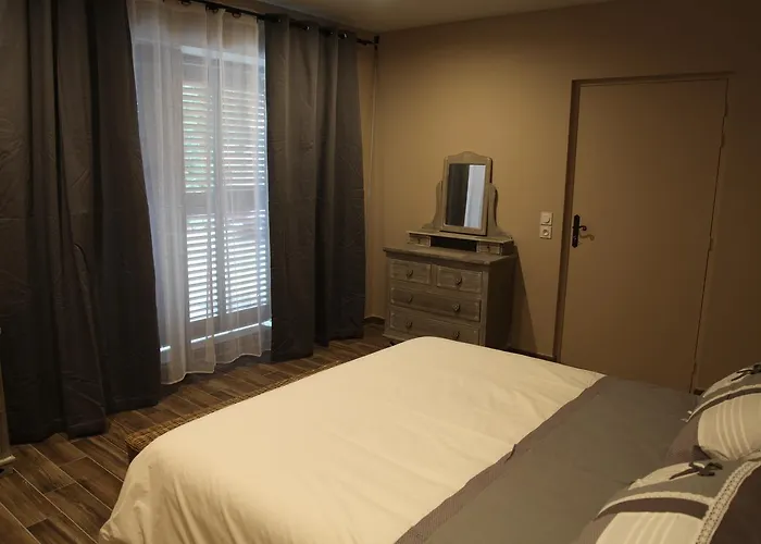 Le Miroir Des Etoiles Couette-café 4*