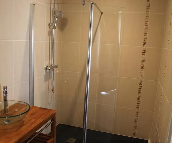 Alojamento de Acomodação e Pequeno-almoço Le Miroir Des Etoiles 4*